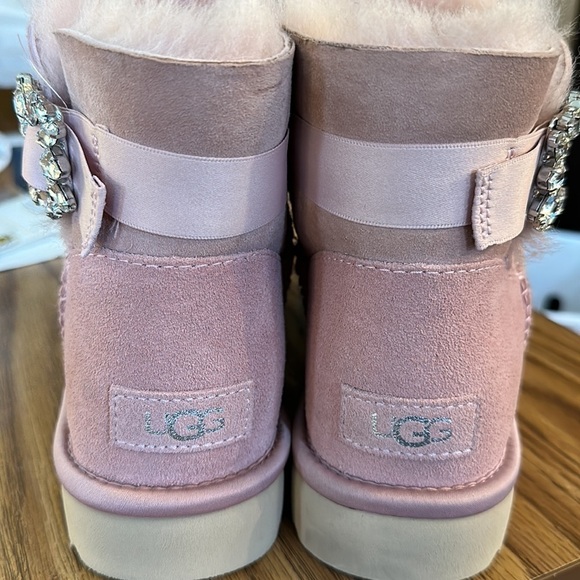 😊NIB UGG w/1110430 Women W MiNi SIDE BROOCH size 7 - Picture 12 of 13